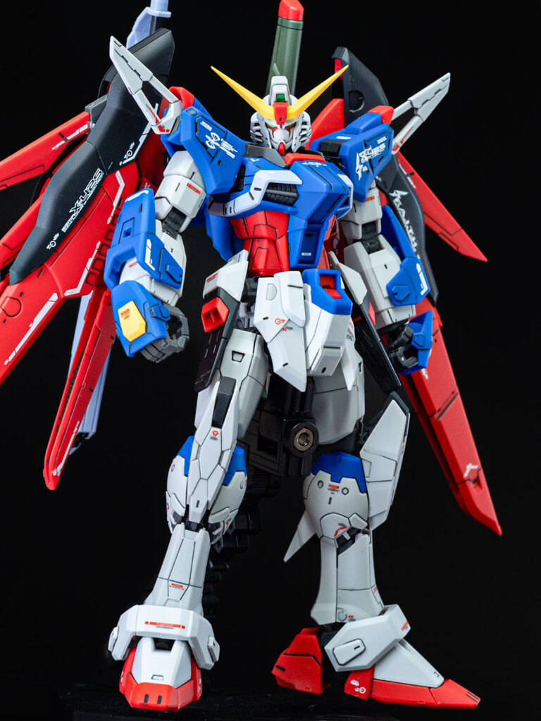 つや消し仕上げが完成したRGデスティニーガンダムの正面全身