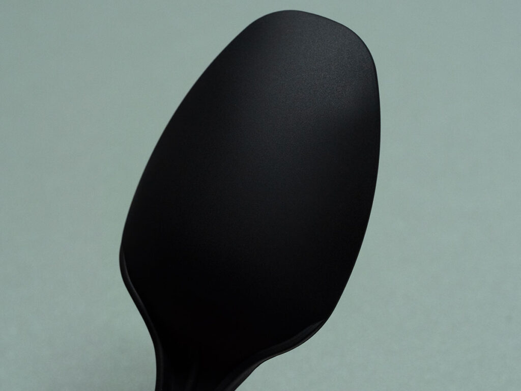 Mr.スーパークリアーをスプーンに吹き付けた仕上がり